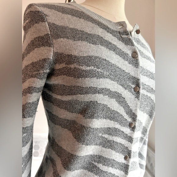 Banana Republic Animal Print Gray and Silver Lurex Cardigan Sz S - Picture 3 of 9